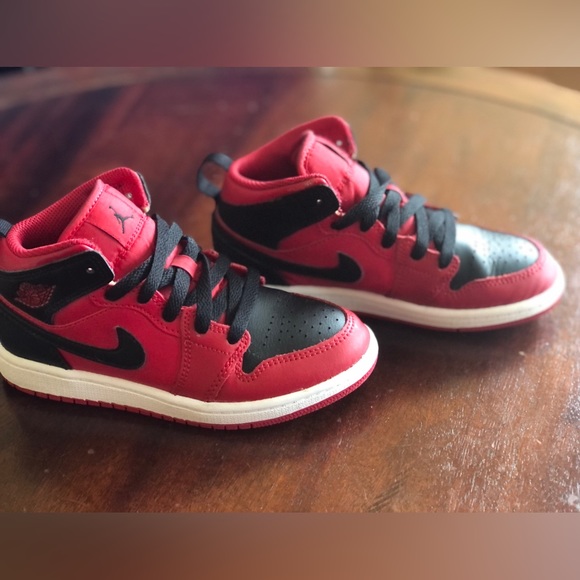 NIKE JORDAN 1 MID KIDS SHOES - Picture 3 of 15